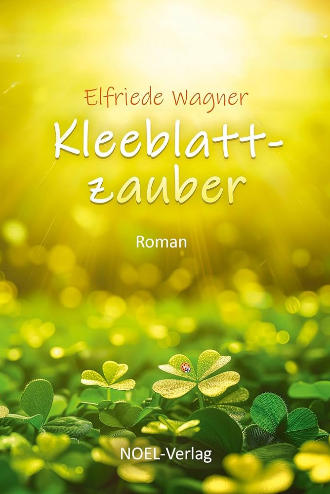 Kleeblätter im Sonnenlicht